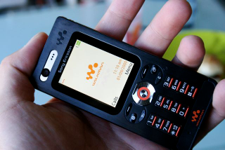 Illustration for article titled Sony Ericsson's Swag Box Arrives at Giz HQ